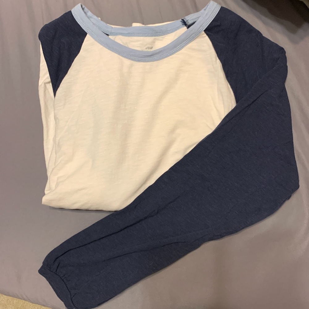 💙American Eagle long sleeve baseball tee💙